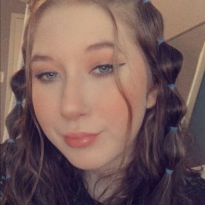 Meet your Posher, Abigail